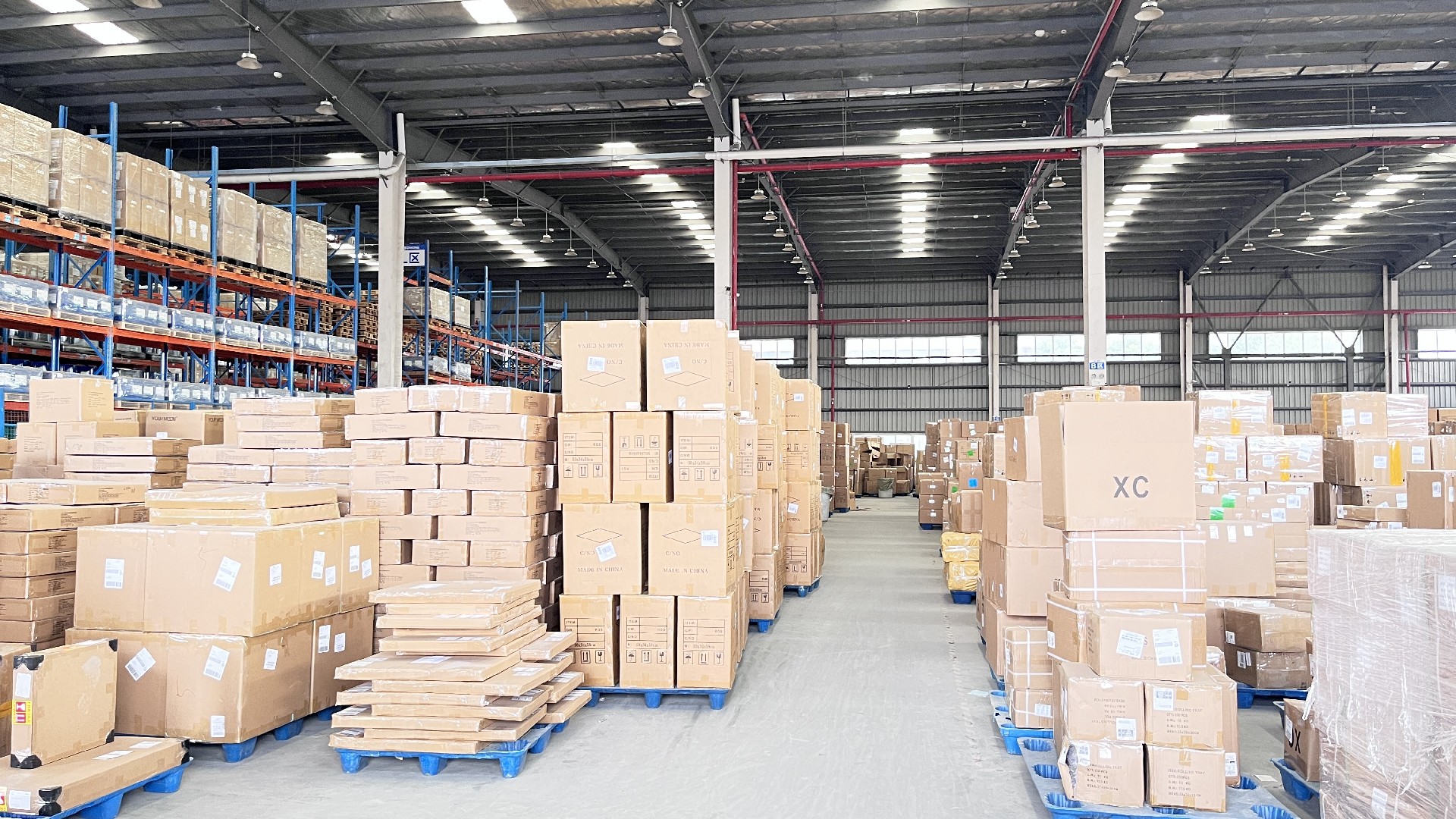 UPS和FedEx恢复退款保证，恢复对包裹和国际货运的优先服务
